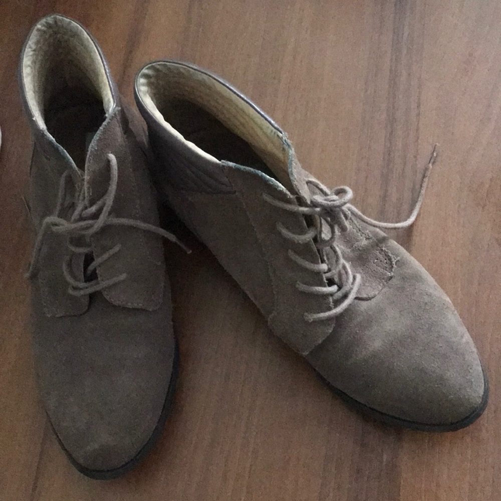 Kimchi Blue size 7 booties Brown